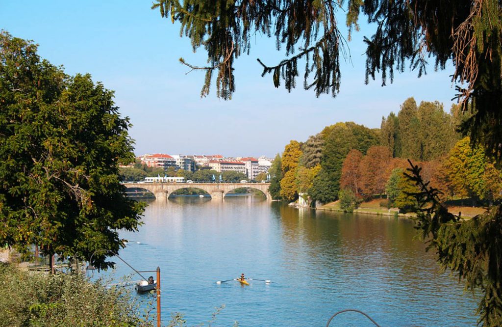 A quick round trip to San Mauro among riverside nature and the calm banks of River Po. Refreshed by the foliage of the trees on the path, typical fauna and flora will catch your eyes while riding along the river.