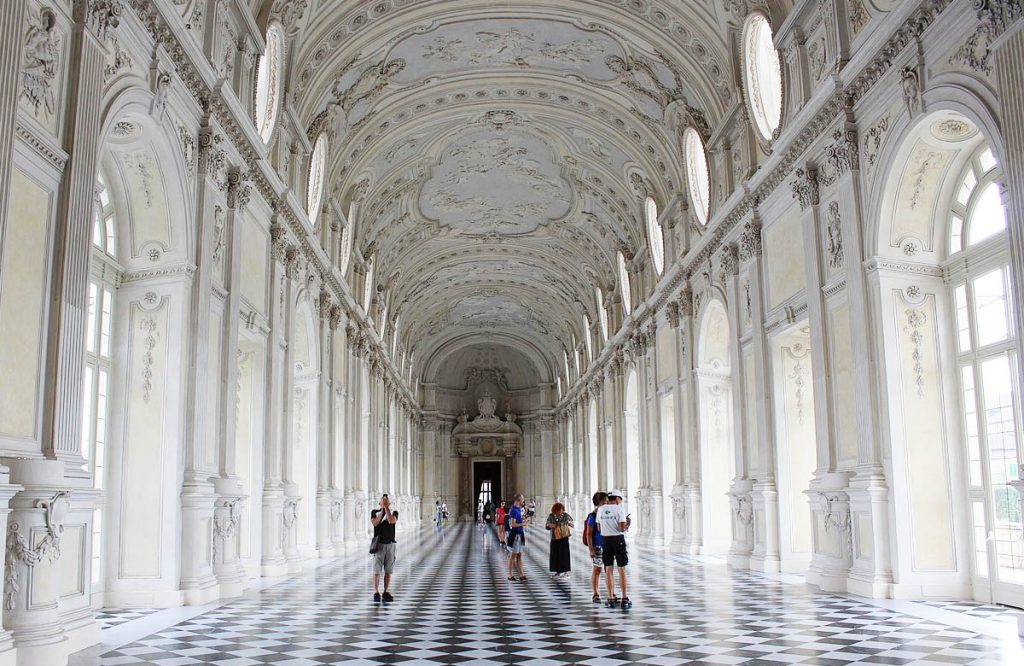 A tour dedicated to the history of the house of Savoy. From Stupinigi to the Real Palace, you'll fall in love of the two builidings in classic style, Baroque and Italo-French most representative of Turin.