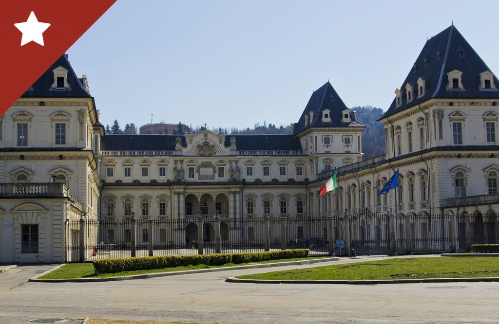 Un itinerario dedicato alla bellezza del centro storico di Torino, per scoprire il fascino delle residenze reali e pedalare nei luoghi più particolari della città